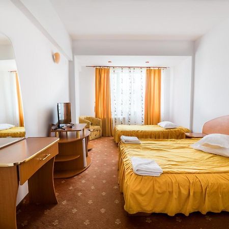 Hotel Atlantis Тулча Екстериор снимка