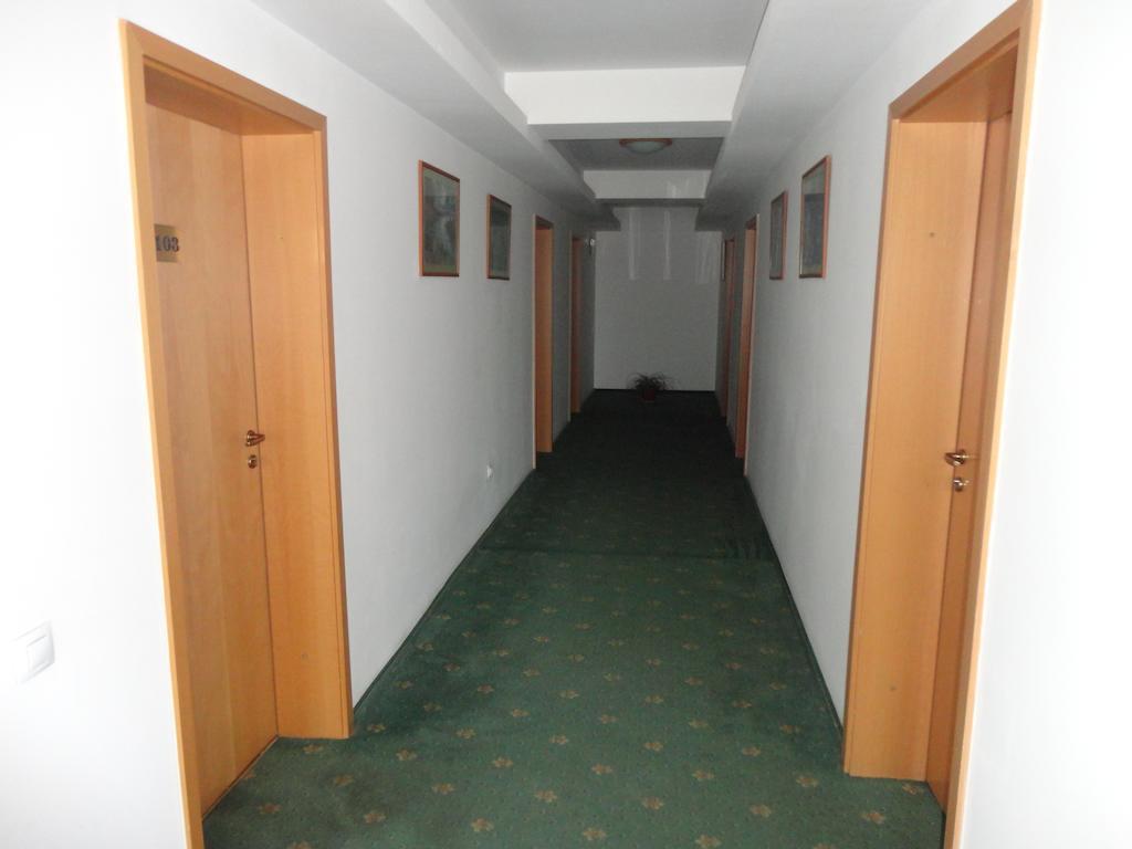 Hotel Atlantis Тулча Екстериор снимка